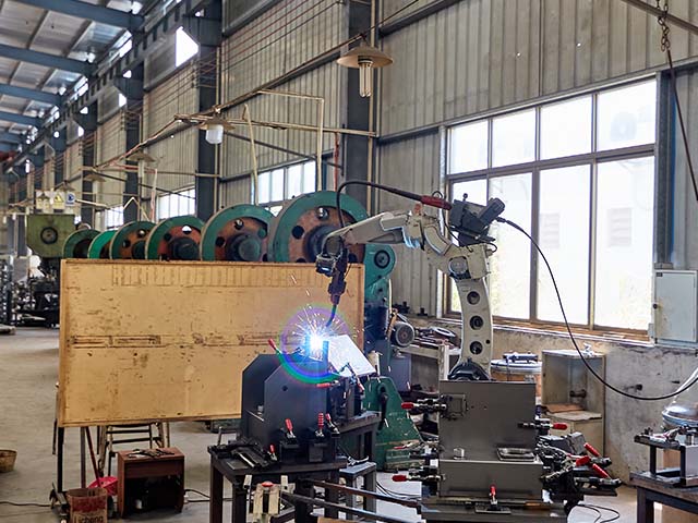 A good helper for Huazhi Sheet Metal Factory - Welding Robot