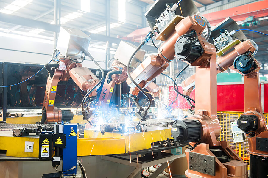 The difference between manual welding and robotic welding in sheet metal processing